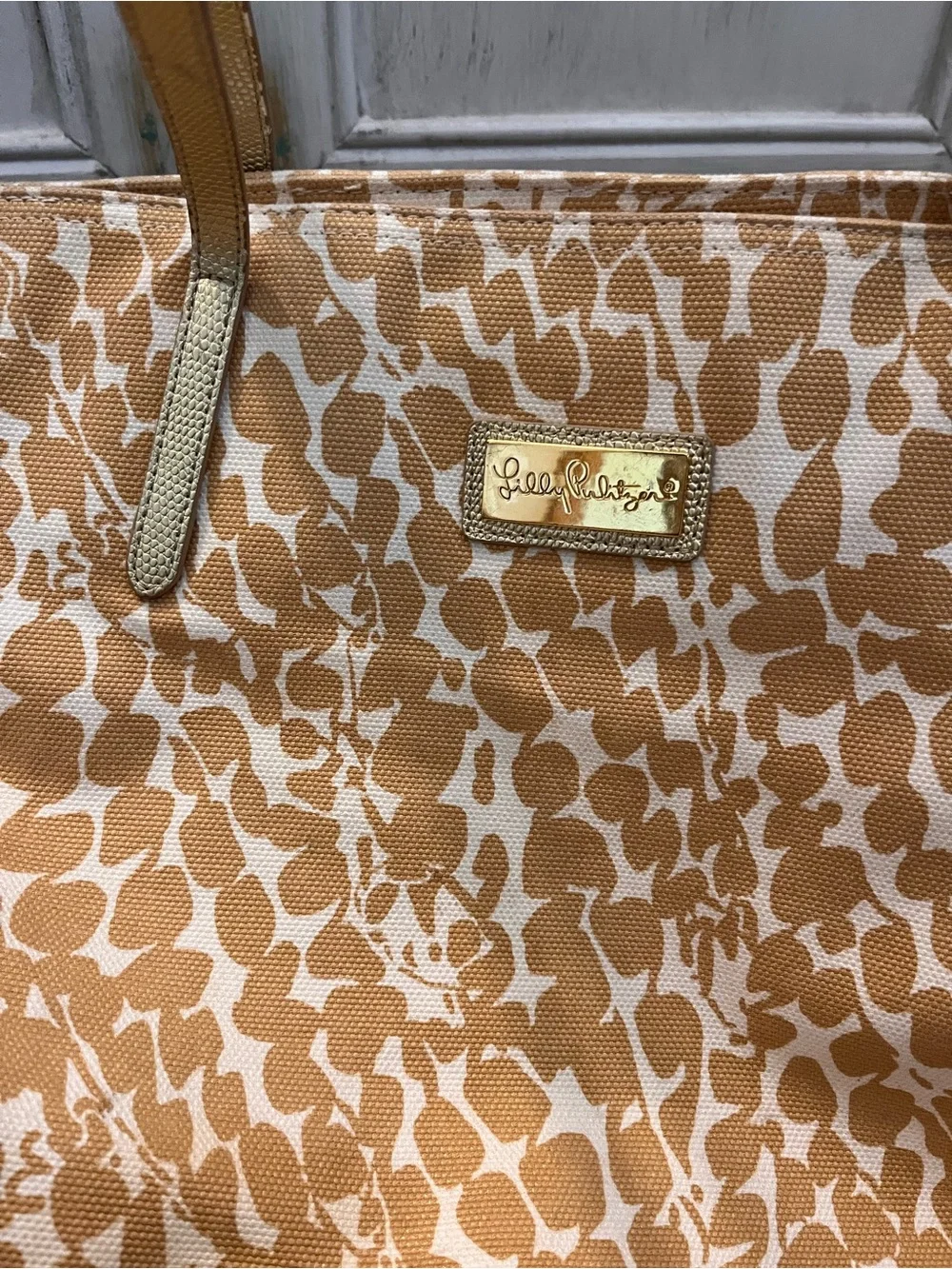 Lilly Pulitzer Finders Keepers Resort Tote Bag Tan & White Animal Print EC